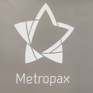 Logotipo Acrílico Espelhado Branco prévia do que é permitido Denise Lage Designer